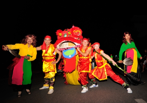 Lung linh lễ hội đường phố ở H&agrave; Giang